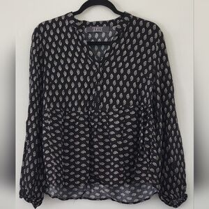 Black and White Patterned Women's Top, Size 6 US.